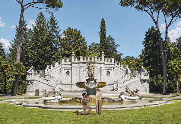 Couple marriage proposal in Parco Olivelli Tremezzo Como