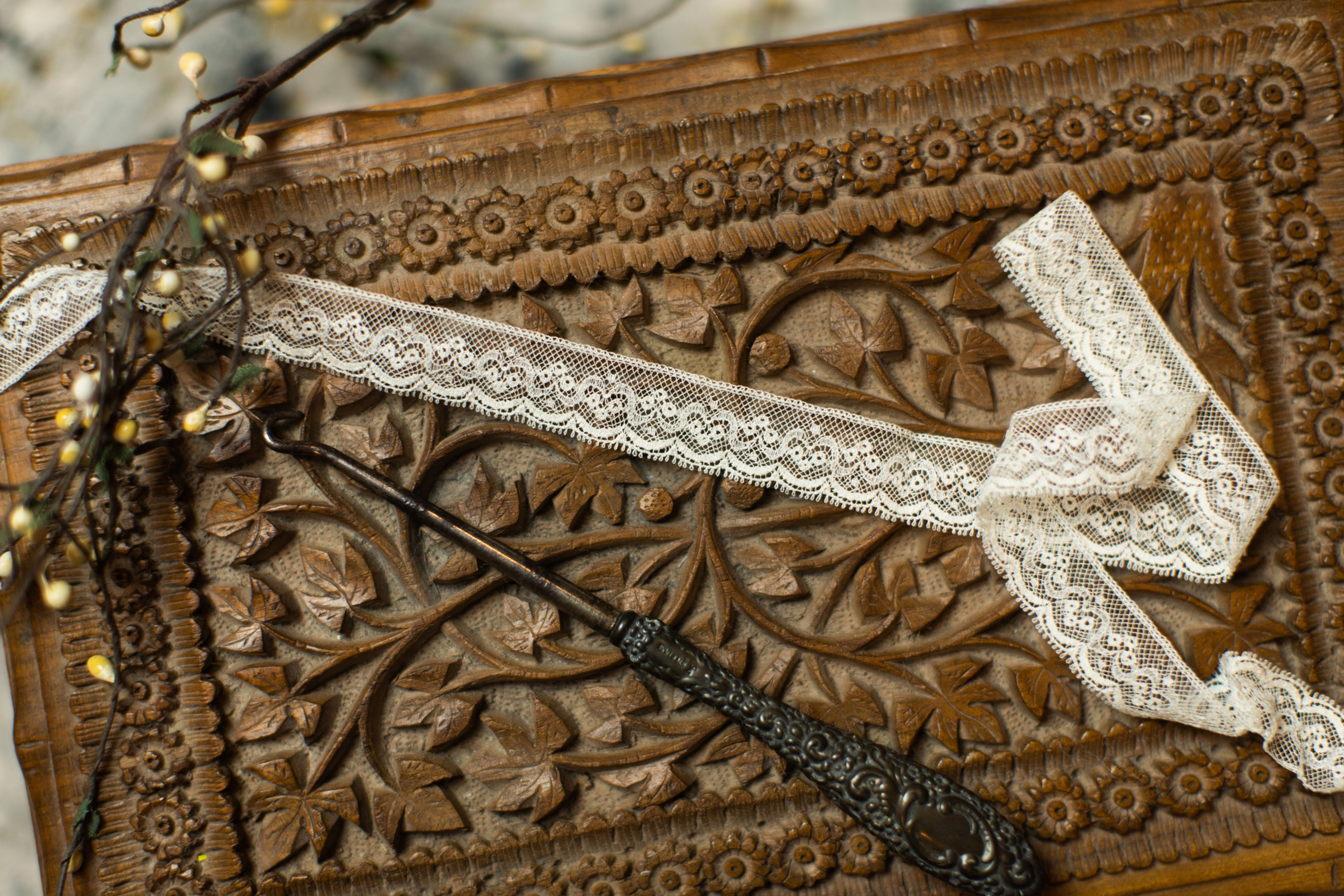 French Maline Edging "Crown" CAP200372 (5/8 inch wide)