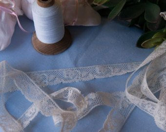 French Val Edging 1062 (5/8 inch wide)