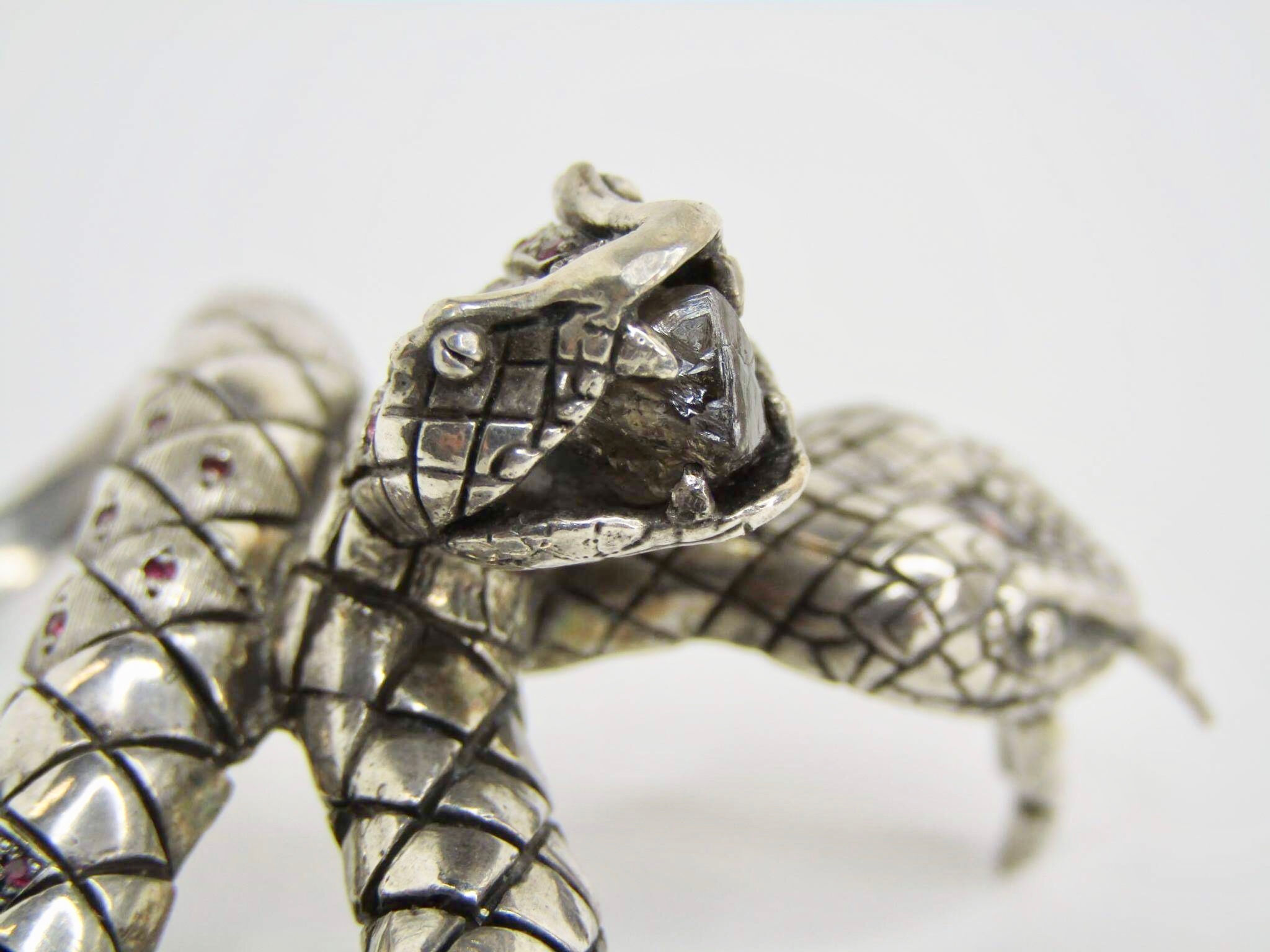 Anello Vipers 1 con Diamante e rubini