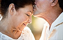 Couple d'âge mûr Affichage Affection