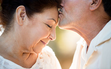 Couple d'âge mûr Affichage Affection