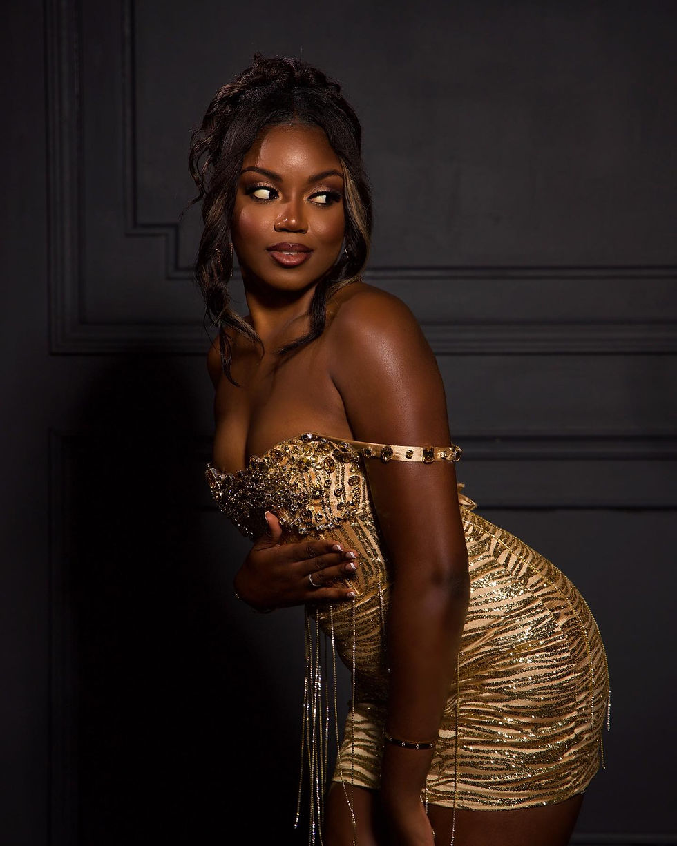 Thumbnail: Verna in Gold