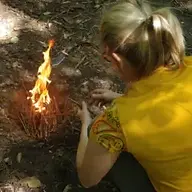 Feuer machen im Survival Camp Baden-Württemberg