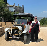 Tanya Dubrovnik Photo with Vintage Car_e