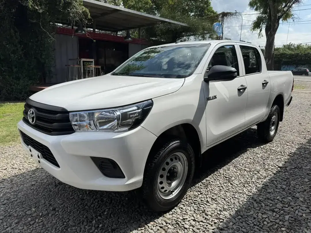 HILUX DX 4x2 CABINA DOBLE MT6