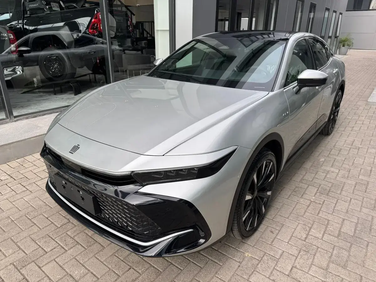 CROWN PLATINUM HEV 2.4L CVT6