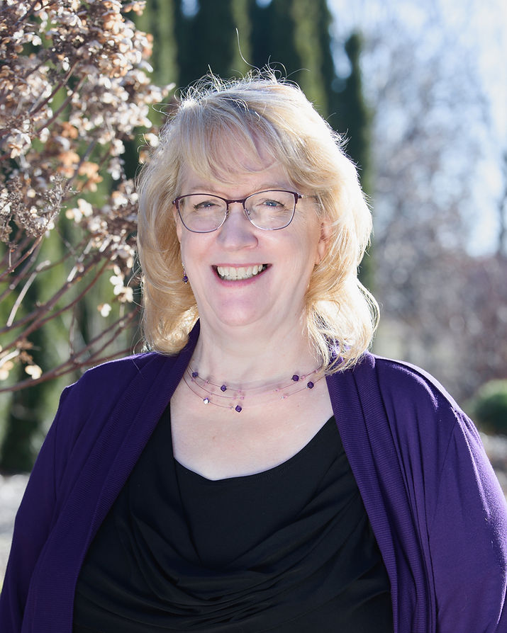 Ellen Headshot.jpg