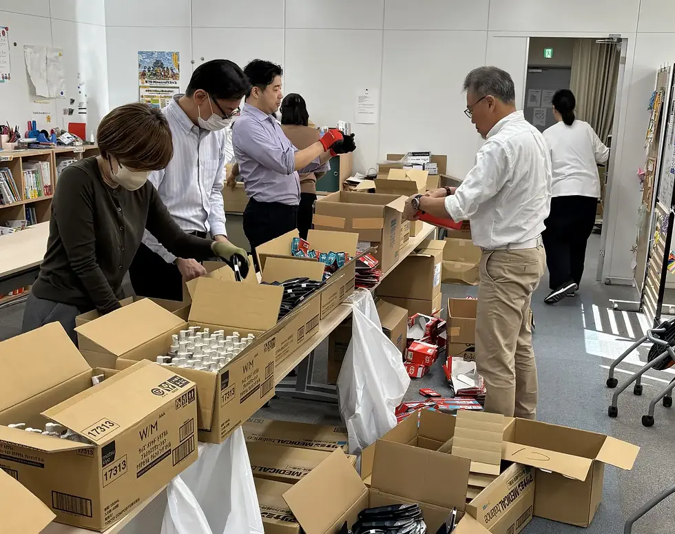 キッズドアオフィスでの梱包作業の様子