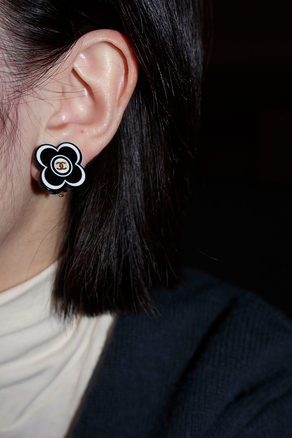 Thumbnail: Chanel 2002 Black And White Four-Leaf Flower Acrylic Metal Clip-On Earrings