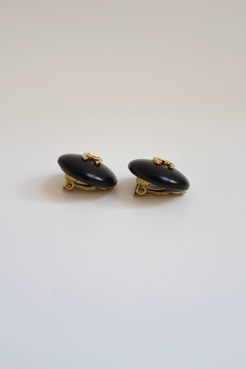 Thumbnail: Chanel 1995 Black Small Round Golden Coco Mark Metal Clip-on Earrings