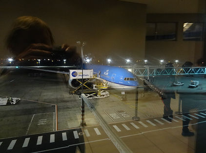 KLM 777 at Cape Town with Eric visible in reflection