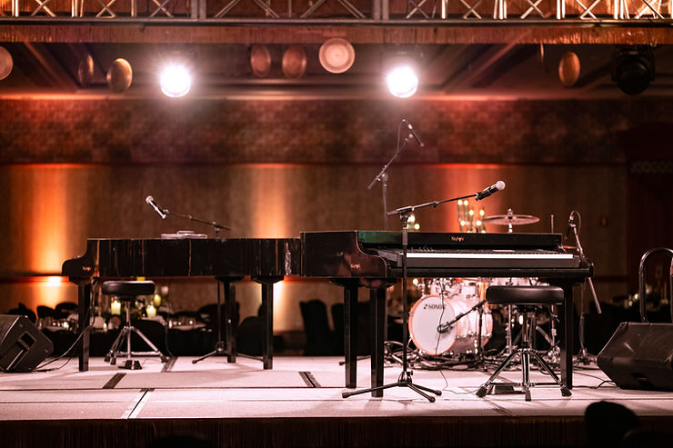 The history of dueling pianos is long and has its roots in the place that piano bars took in the U.S.