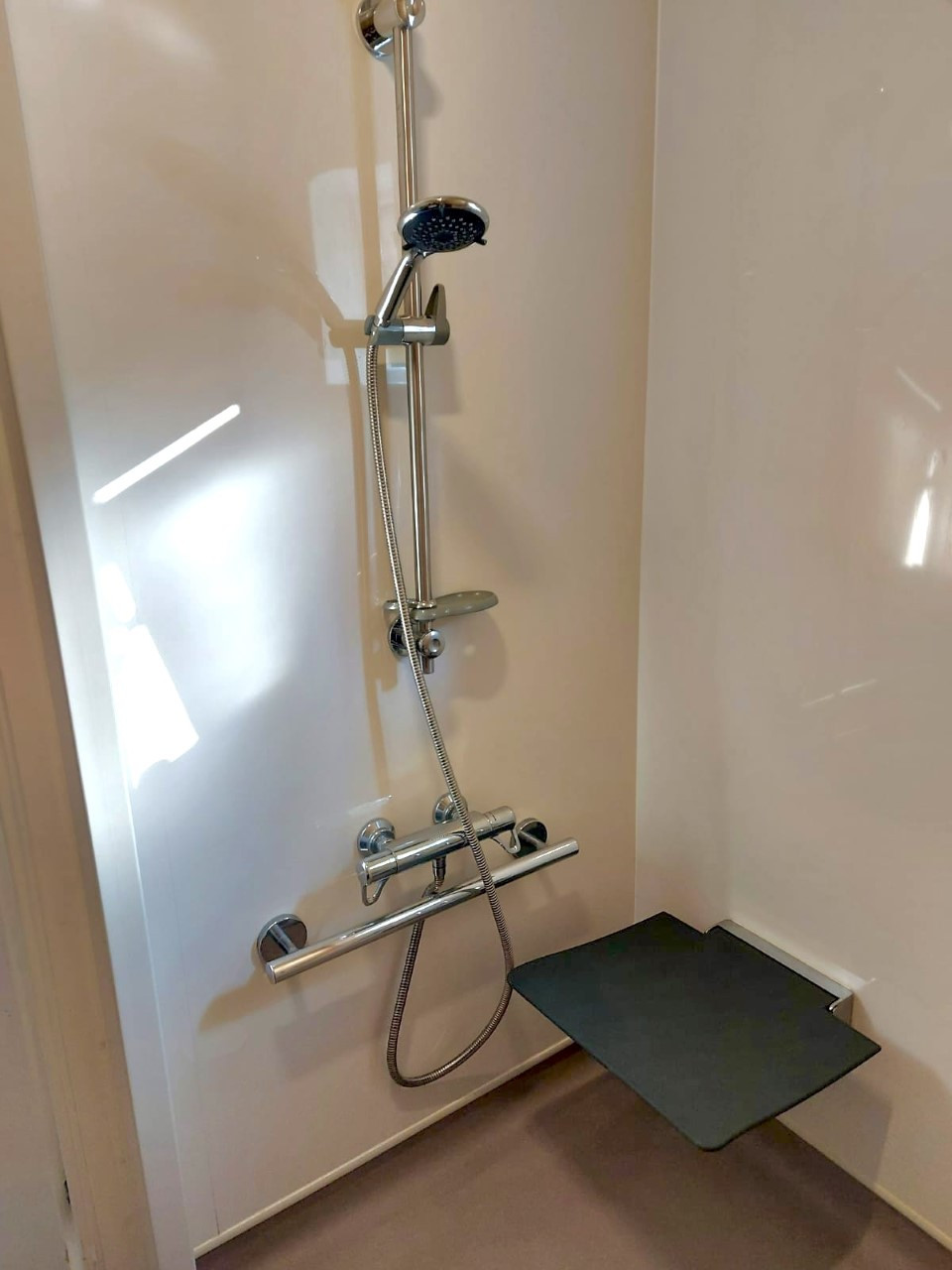 Shower seat and adjustable hose in the wet-room