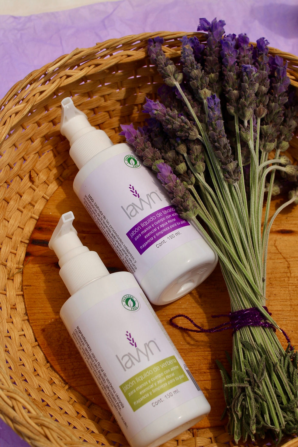 Miniatura: Dos botellas blancas de 150ml con dispensador que contienen jabones liquidos de lavanda y verbena lavyn