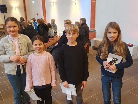 Kinder lesen für Kinder