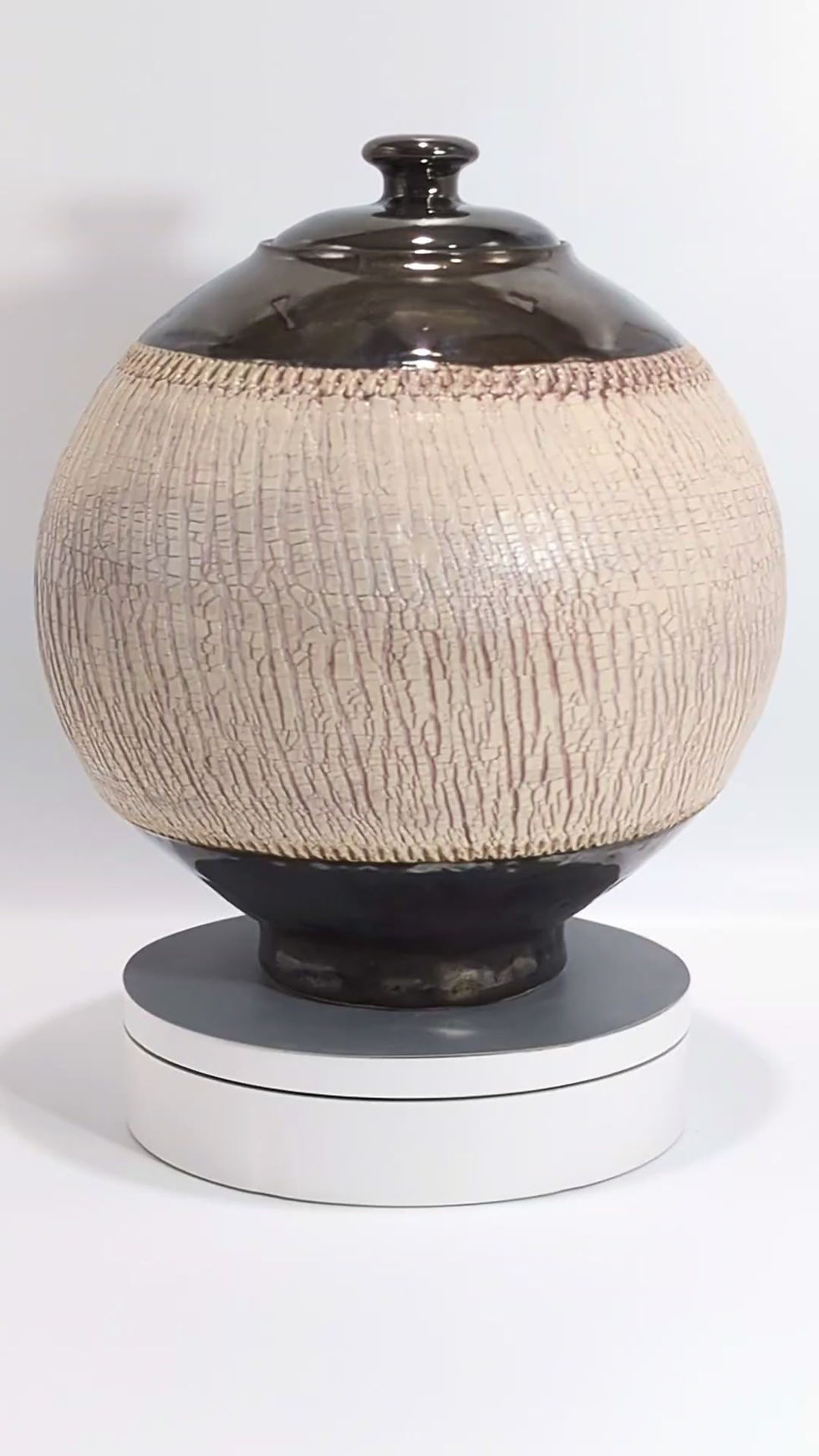 Thumbnail: Metallic Bronze & Cream Urn 2.350ltr
