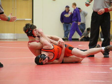 Kasten first at regionals, five other Brillion wrestlers advance to sectionals