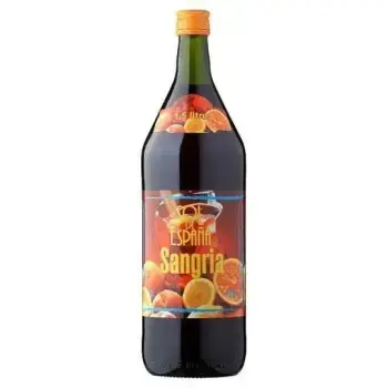 Вино Sangria Sol De Espana, освежающее красное вино с фруктовыми вкусами, популярно в Испании.