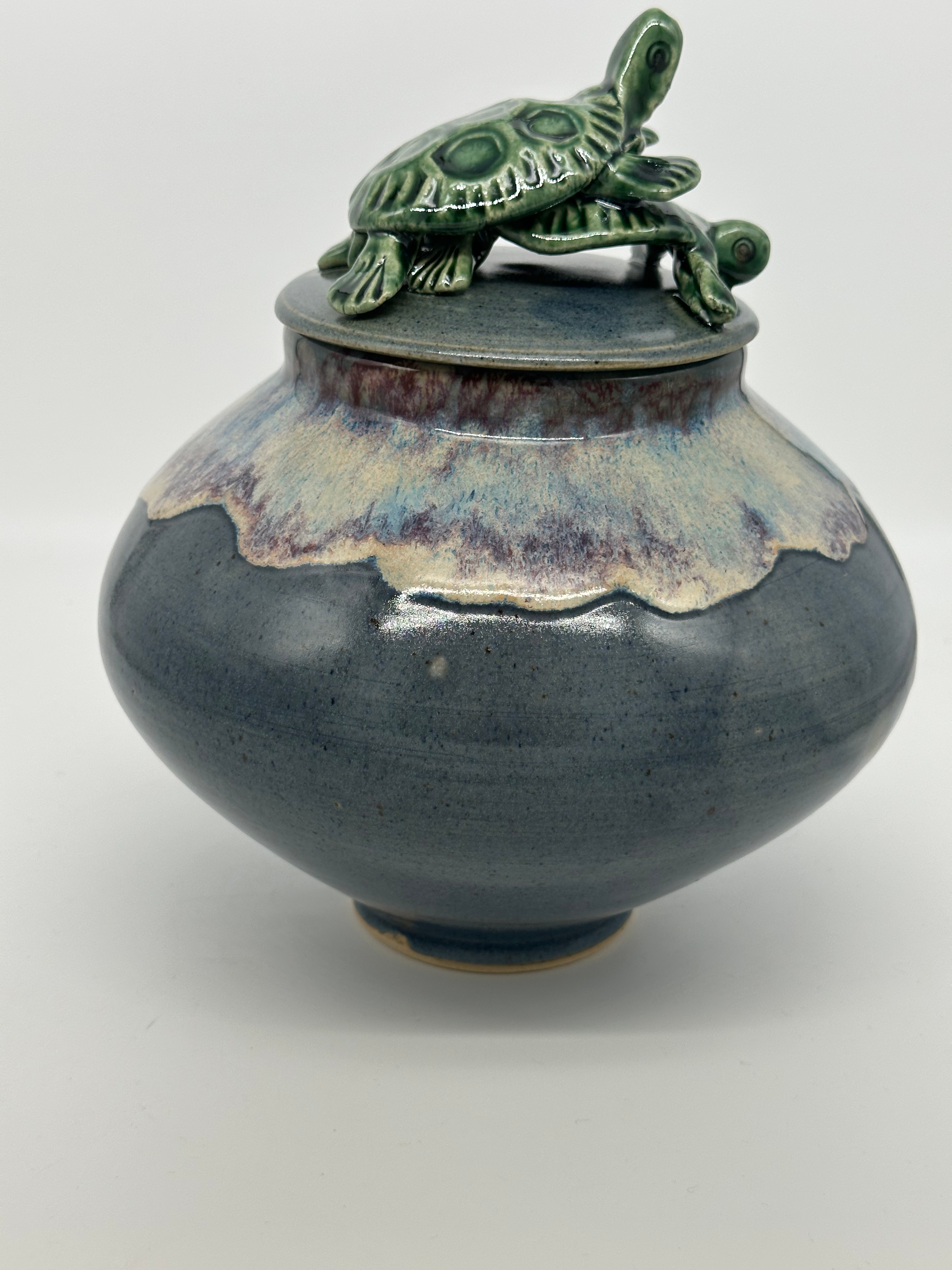 2 turtles on the lid moon jar