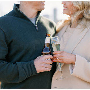 couple cheersing with drinks