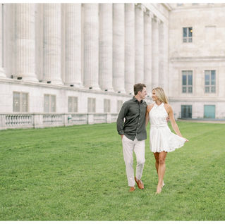 couple walking in front of the field museum