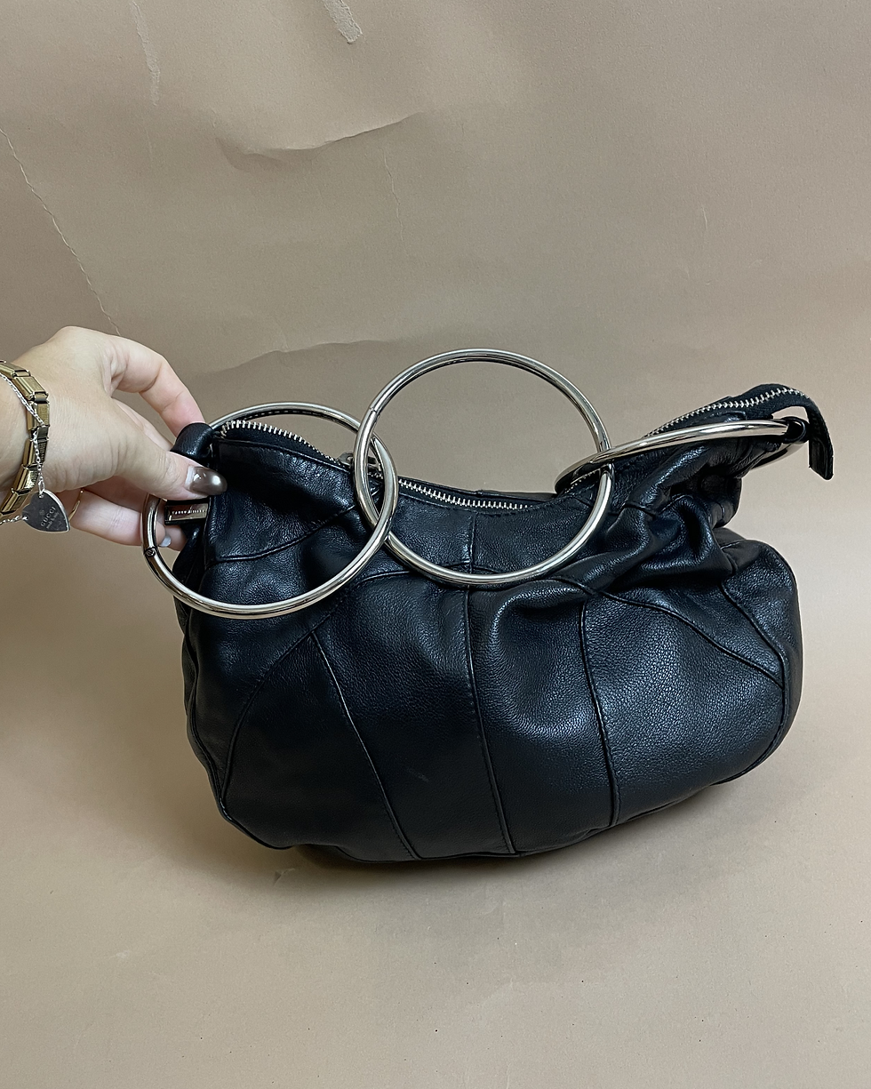 Thumbnail: BLACK LEATHER HOOP STRAP SHOULDER BAG 117.