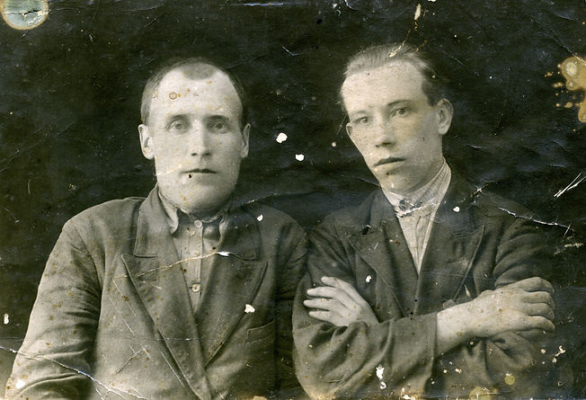 Наумочкин Василий Кузьмич (справа), житель с.Трояново. Фото 1936 г.