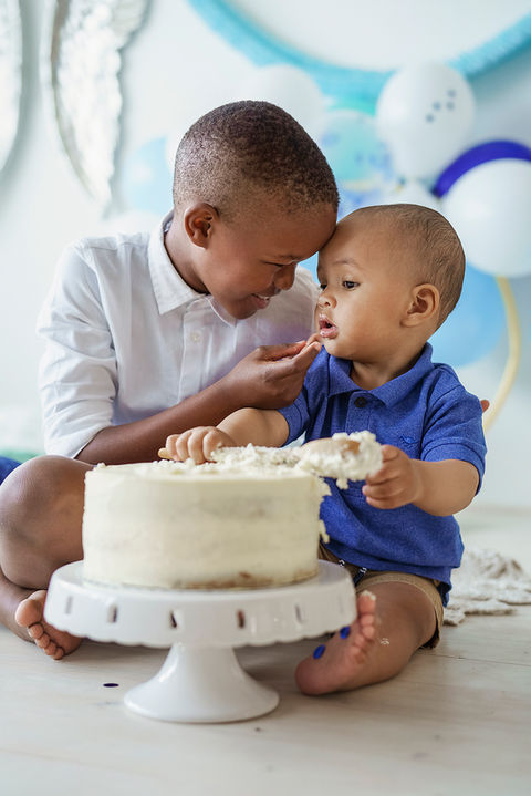 Narozeninové focení sourozenců v ateliéru s dortem - 1.narozeniny, Ateliér Šebestová