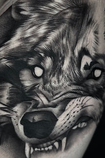 Tatuaggi fotorealistici come se fossero veri di un lupo