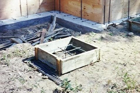 Form for an interior pier footing