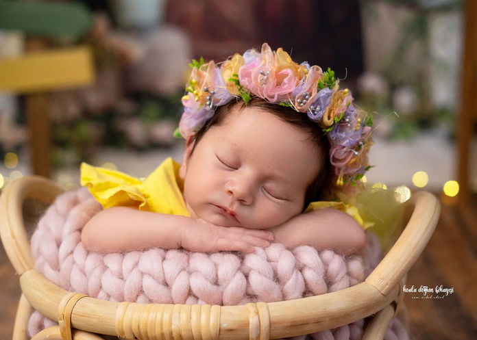 Yenidoğan kız bebek fotoğrafları