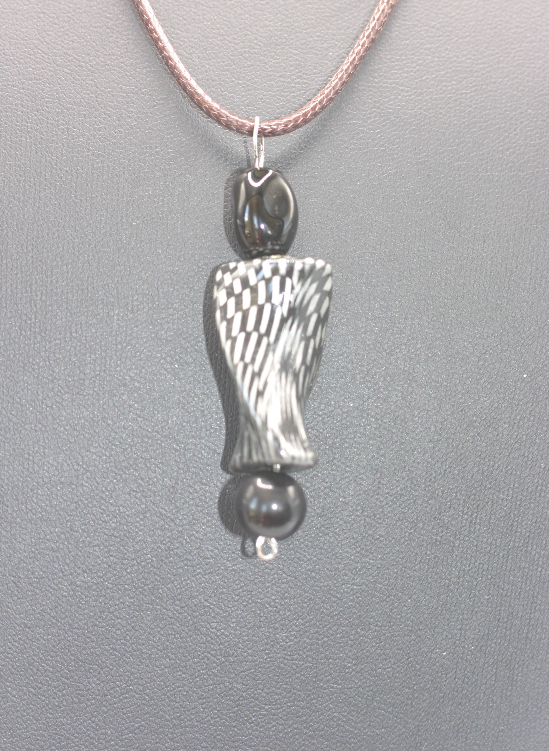 Necklace with twisted bead pendant