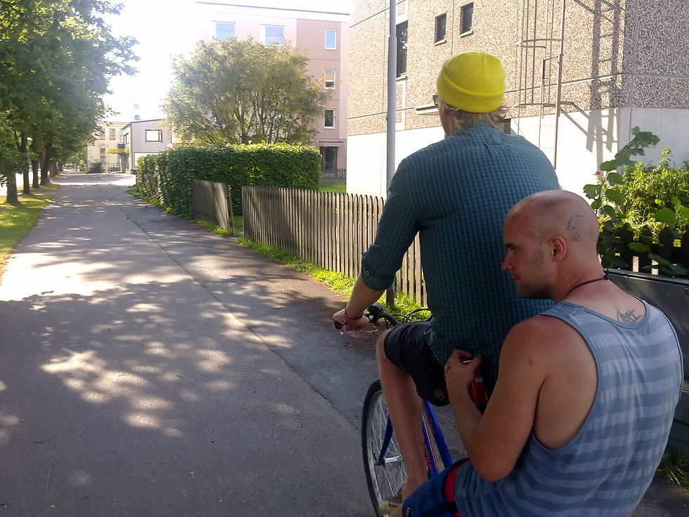 PÄÄesiintyjää kyyditään