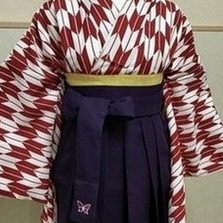 矢絣柄の着物に紺色の袴を合わせた出張着付けの仕上がり