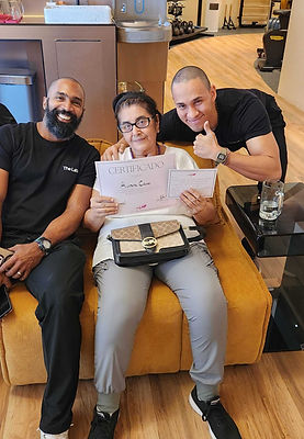 Señora de 83 años celebrando sus cambios fisicos en The Lab Panamá