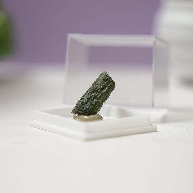 Moldavit brut. Moldavit natural. Moldavit cristal