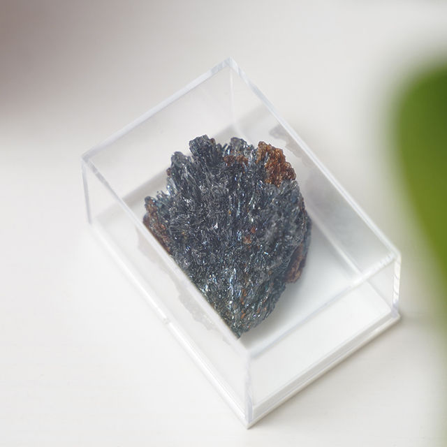 Berthierite Mineral natural, colectie. Pietre semipretioase neslefuite. cristale brute