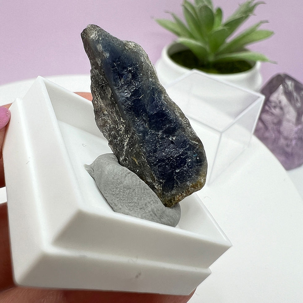 Miniatură: Mineral Safir natural cristal si cutie pentru colectie