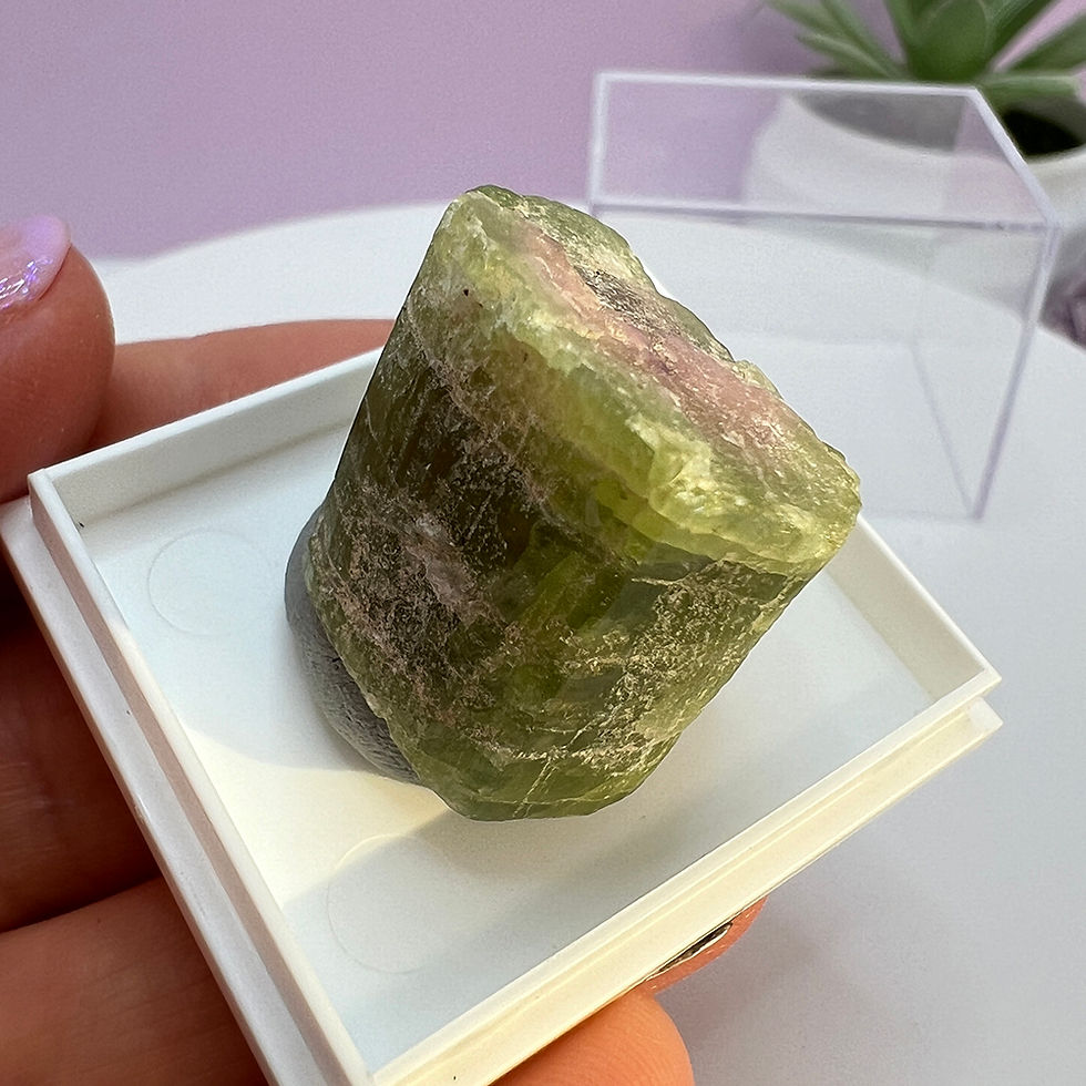 Turmalin pepene verde, brut si de cutie colectie