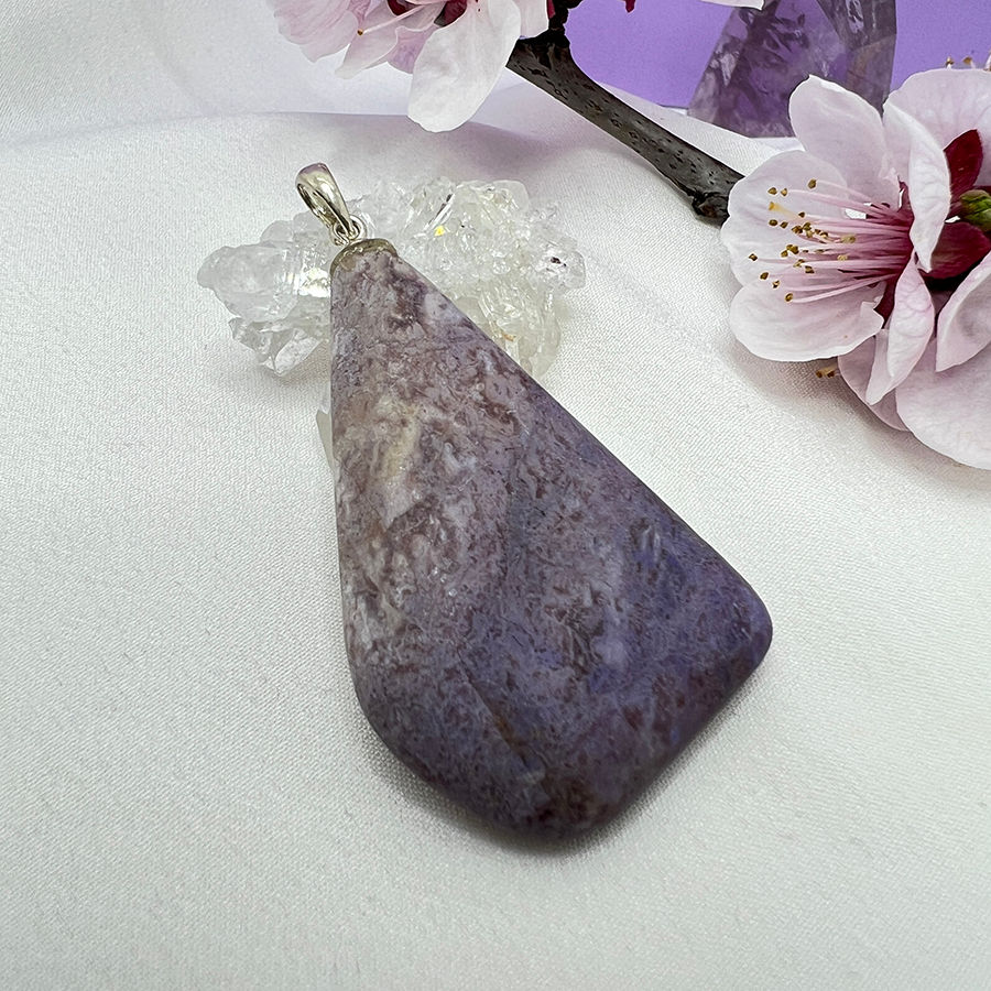 Pandantiv handmade unicat din Jad Lavanda cu argint