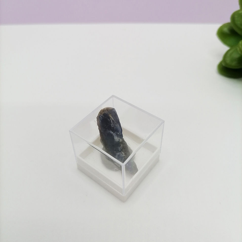 Miniatură: Safir albastru brut, natural