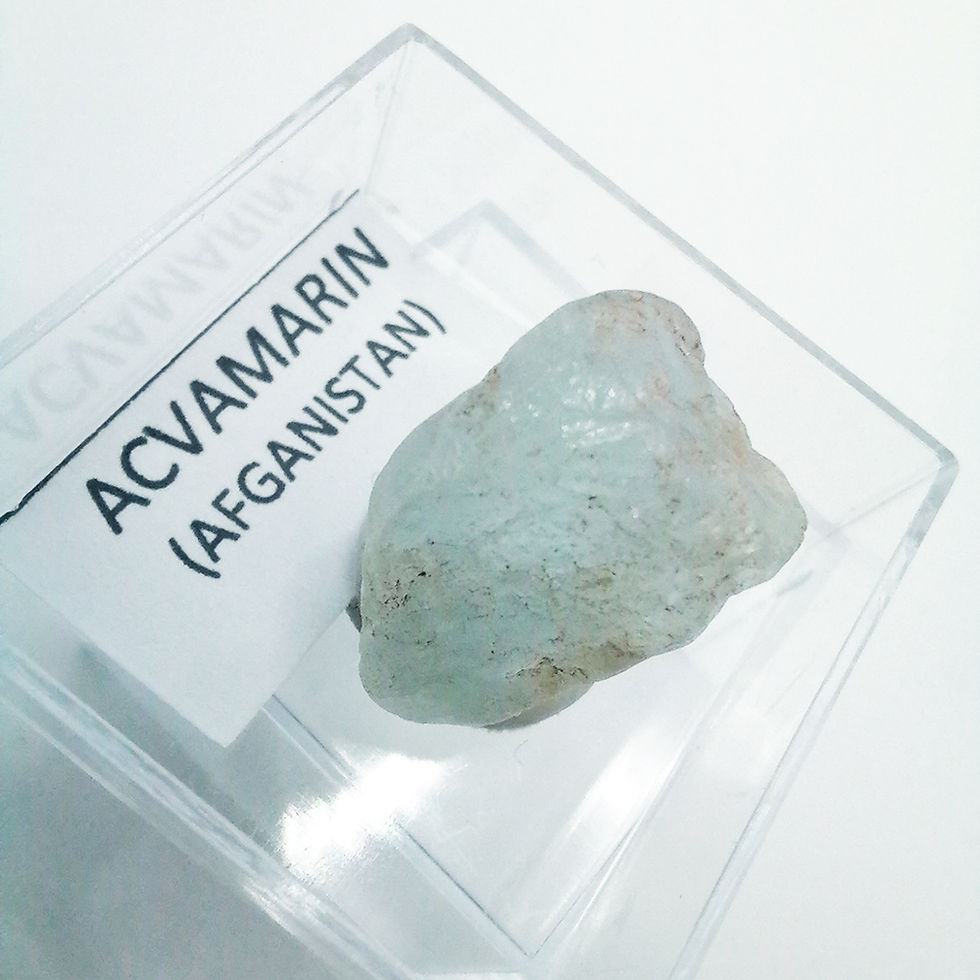 Acvamarin cristal natural in cutie de colectie
