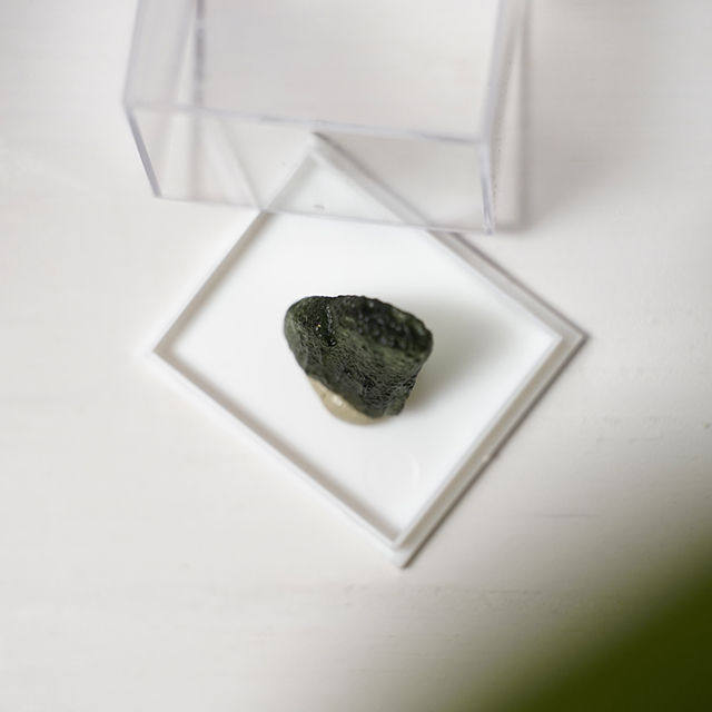 Miniatură: Moldavit brut. Moldavit natural, moldavit cristal unicat pentru colectie
