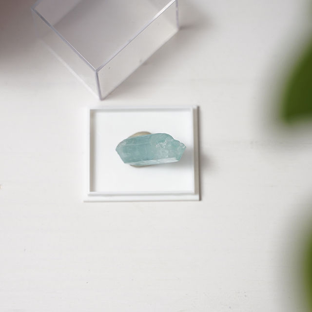 Acvamarin brut. cristal de acvamarin natural neslefuit. Cristal brut de acvamarin. mineral acvamarin pentru colectie rar