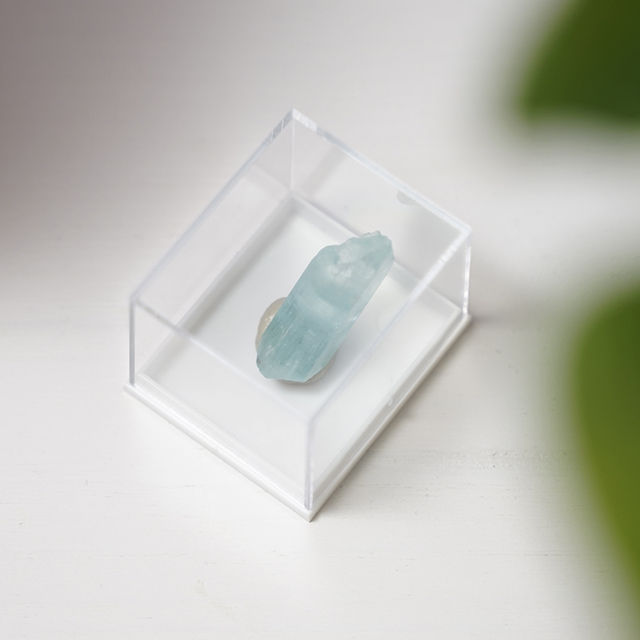 Miniatură: Cristal de acvamarin natural neslefuit. Acvamarin brut.  Cristal brut de acvamarin. mineral acvamarin pentru colectie rar