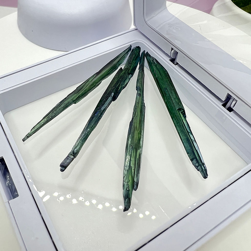 Miniatură: Vivianit natural 4 bucati cristale brute unicat