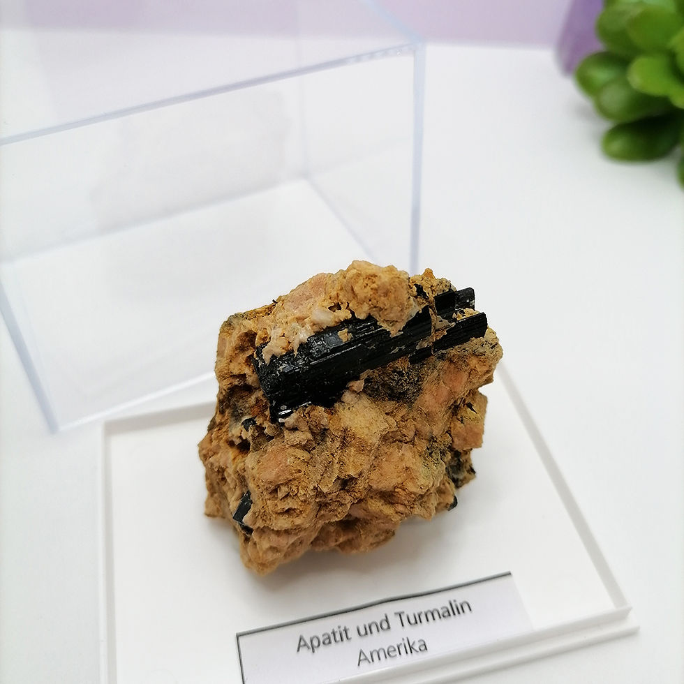 Turmalin negru si apatit, unicatshop.ro