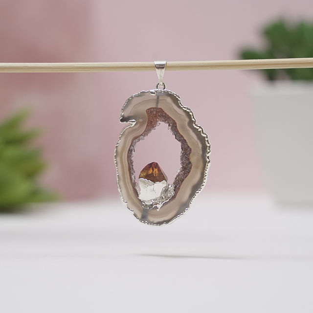 Pandantiv realizat din Agat geoda si Citrin