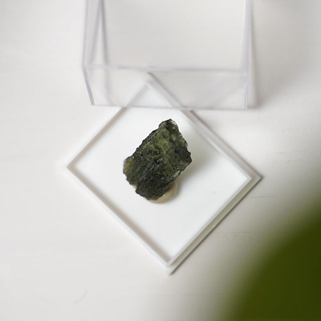 Miniatură: Moldavit brut. Moldavit natural. Moldavit cristal